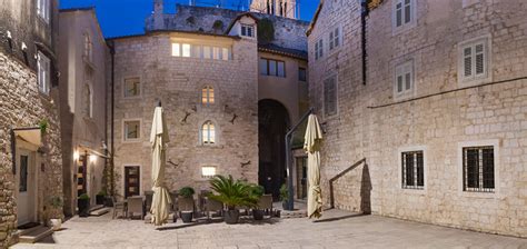 Hotel Vestibul Palace .